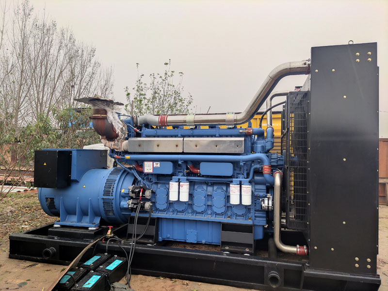 阜阳柴油发电机组更换机油时，应遵循哪些步骤？